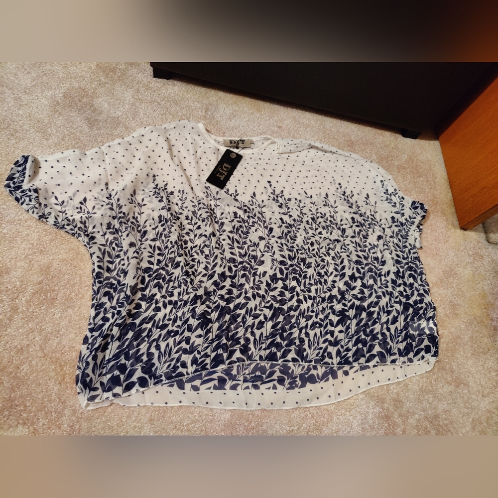 Nwt djt sheer floral blouse